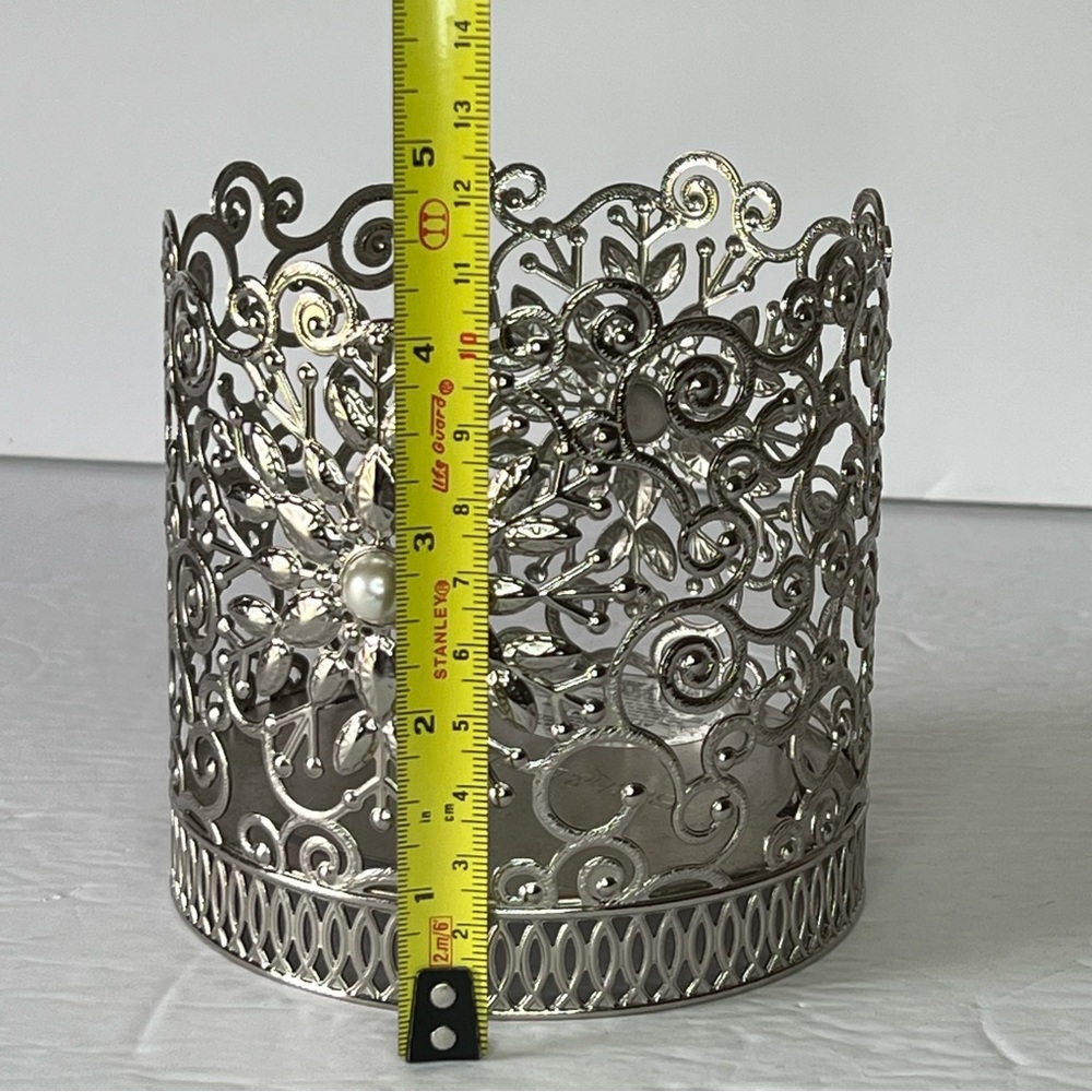 BATH & BODY WORKS SNOWFLAKE SWIRL PEARL LARGE 3 WICK CANDLE HOLDER Holiday - Picture 5 of 6